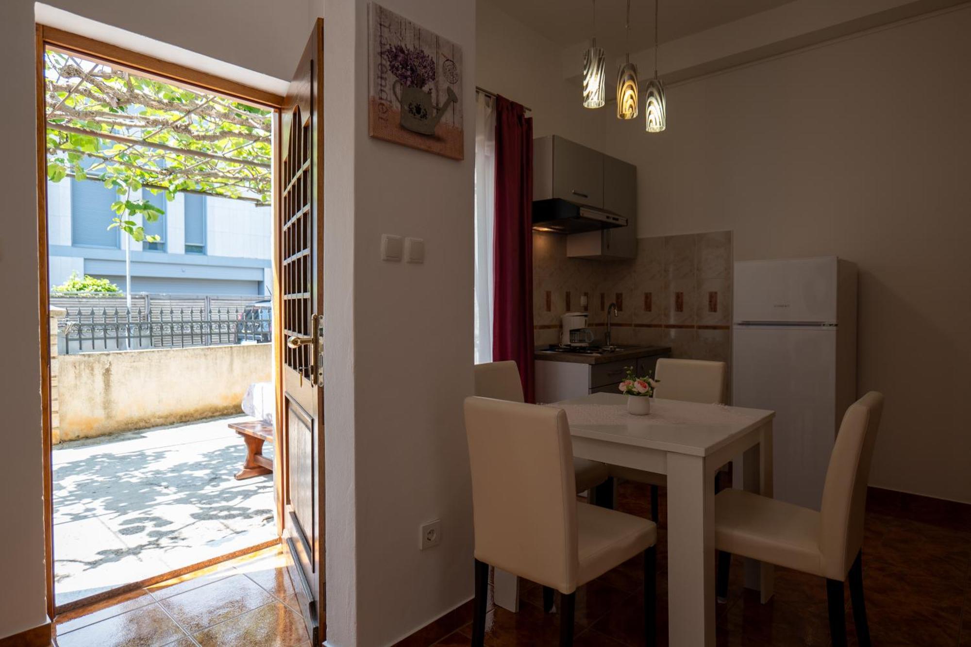 Irena'S Place A1 Ровінь Номер фото