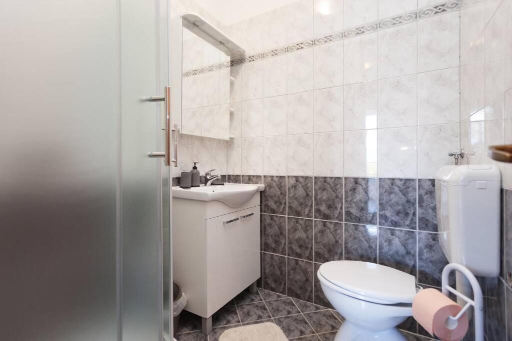 Irena'S Place A1 Ровінь Номер фото